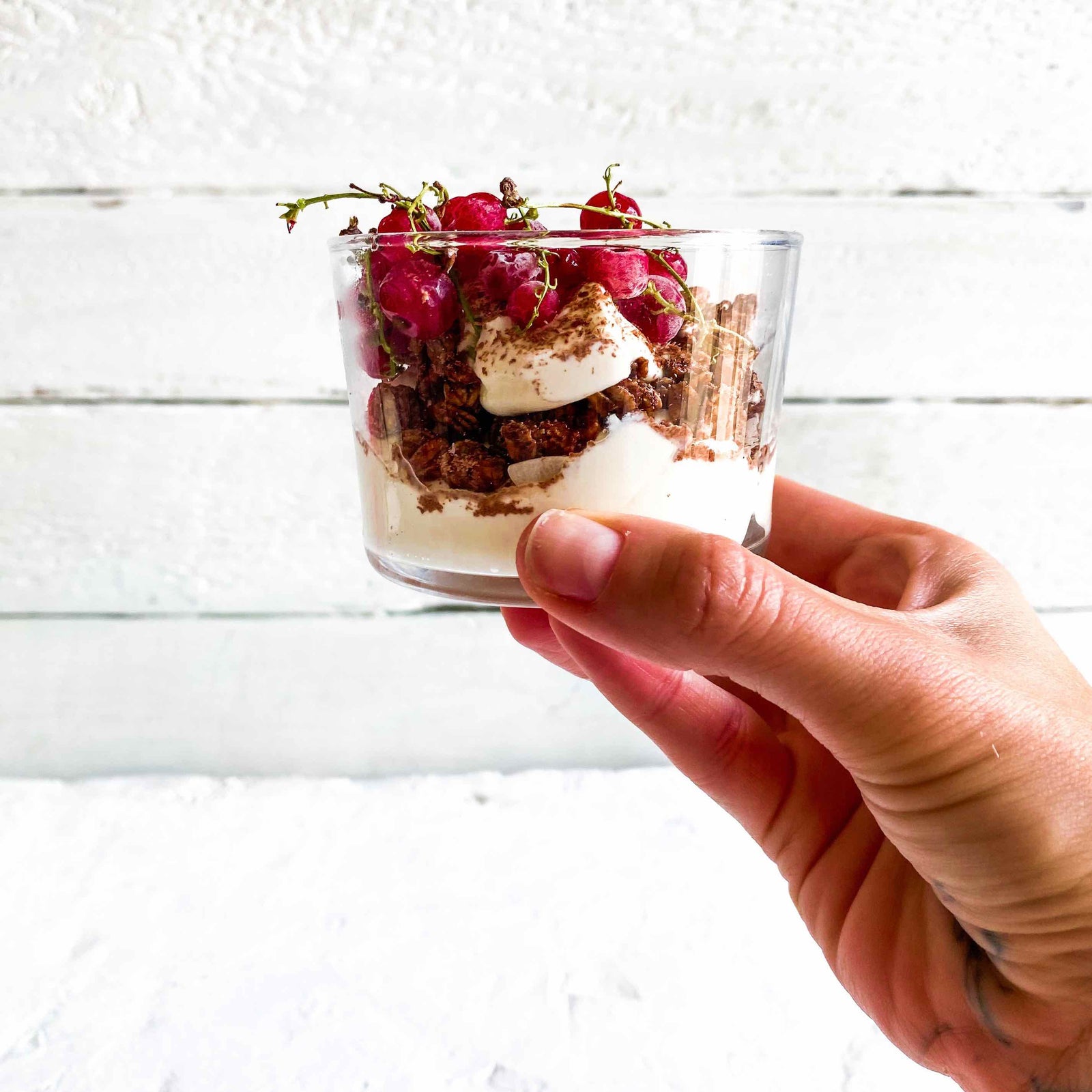 Super simple + picture perfect breakfast parfait 