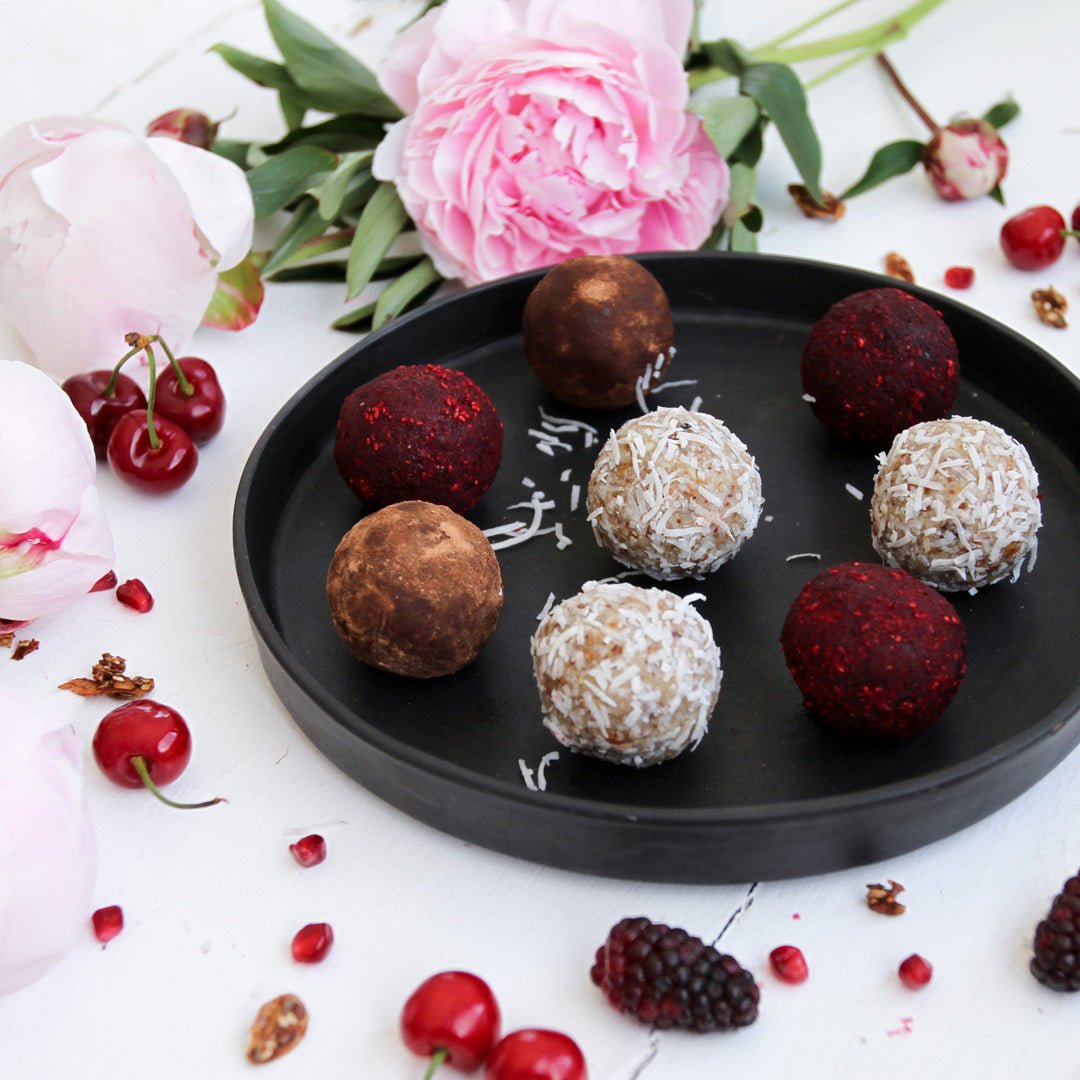 R E C I P E: Christmas Breakfast Bliss Balls - FarmerJo