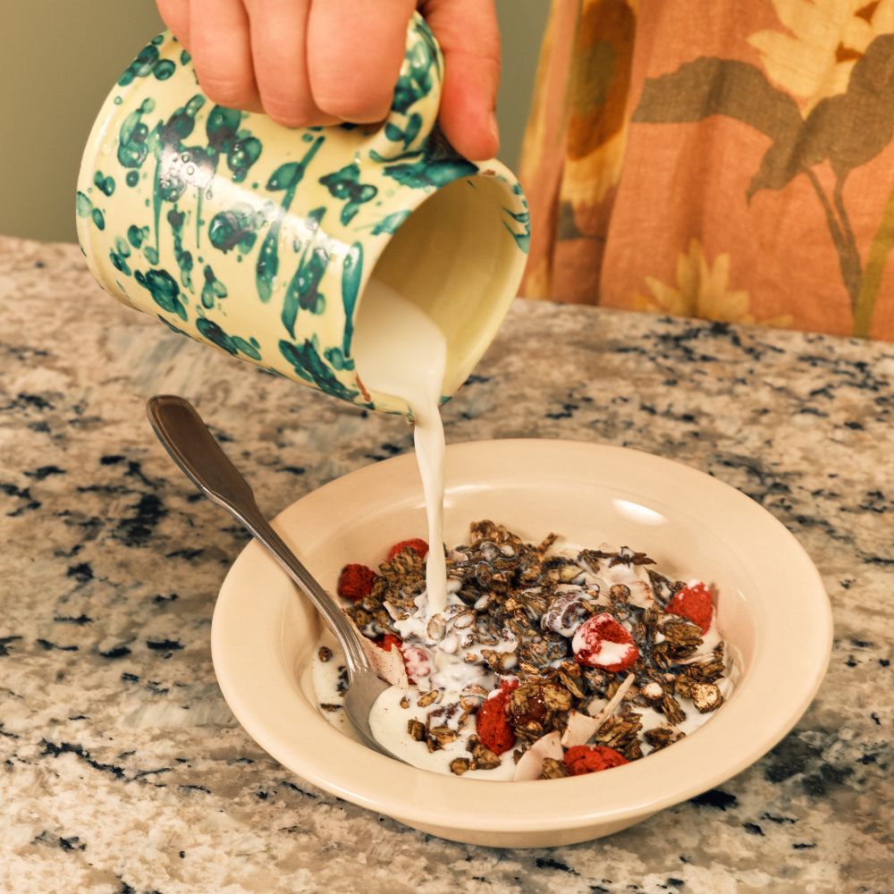 Hojicha, Coconut, Dark Chocolate and Raspberry Granola 1kg - FarmerJo