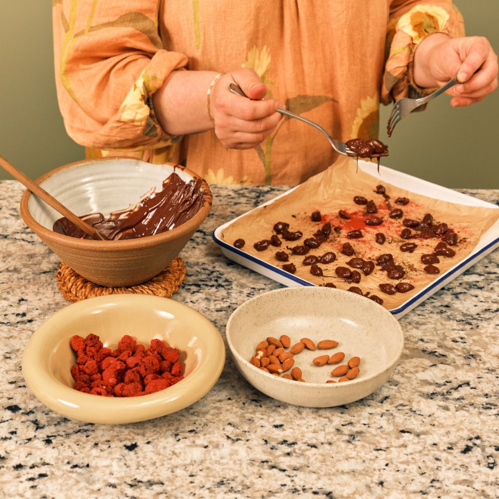 Hojicha, Coconut, Dark Chocolate and Raspberry Granola 1kg - FarmerJo