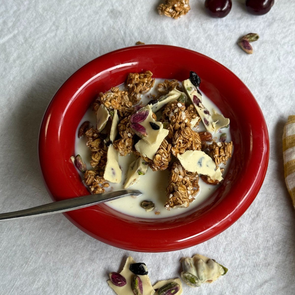 White Chocolate & Cherry Christmas Granola - FarmerJo
