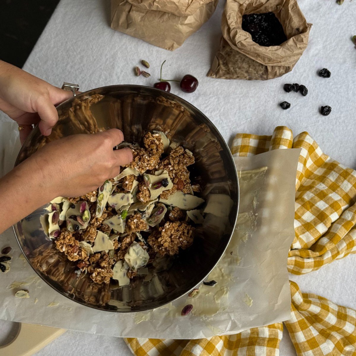 White Chocolate & Cherry Christmas Granola - FarmerJo