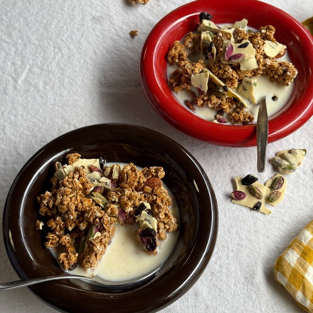 White Chocolate & Cherry Christmas Granola - FarmerJo